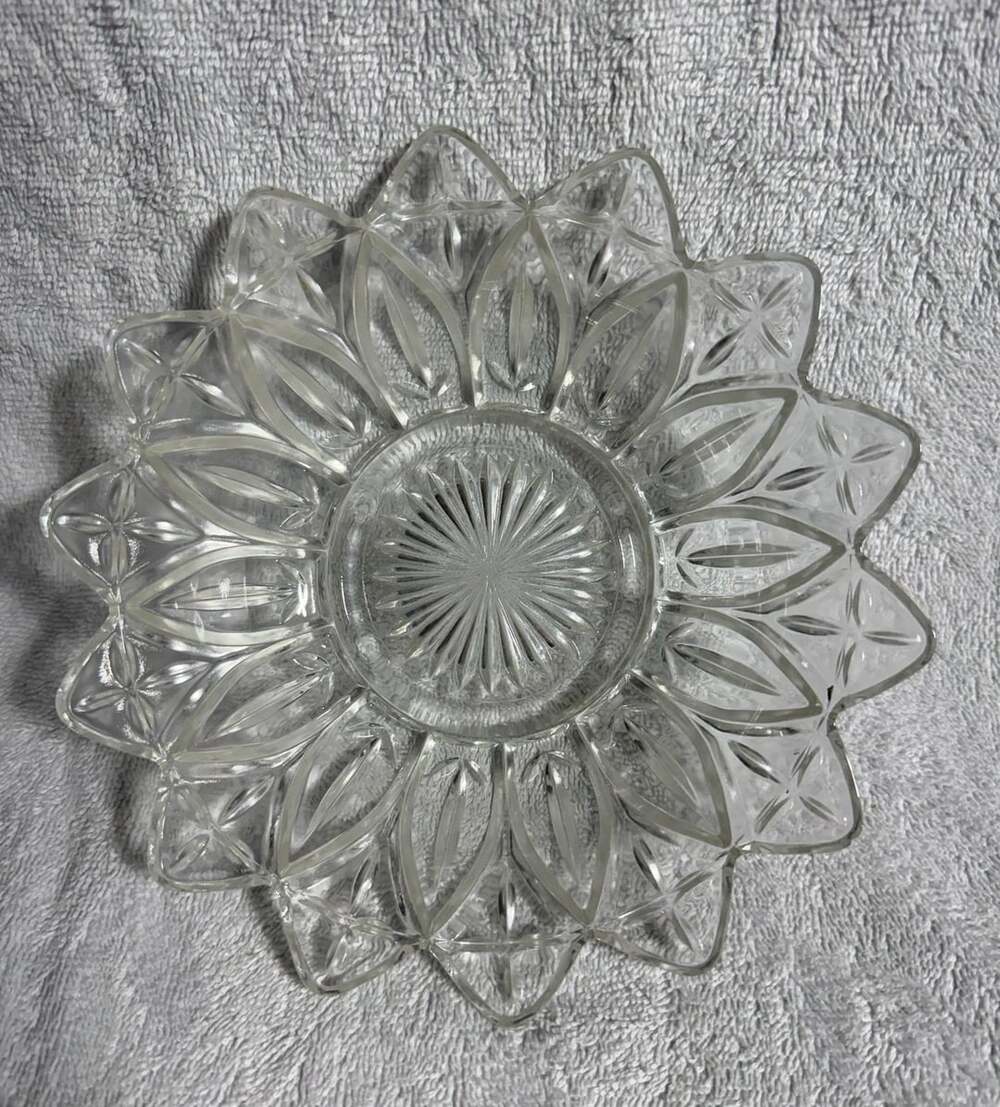 Federal Glass Petal Pattern Bowl 8.5 Inch